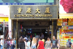 Der Eingang des berühmt berüchtigten Chungking Mansions